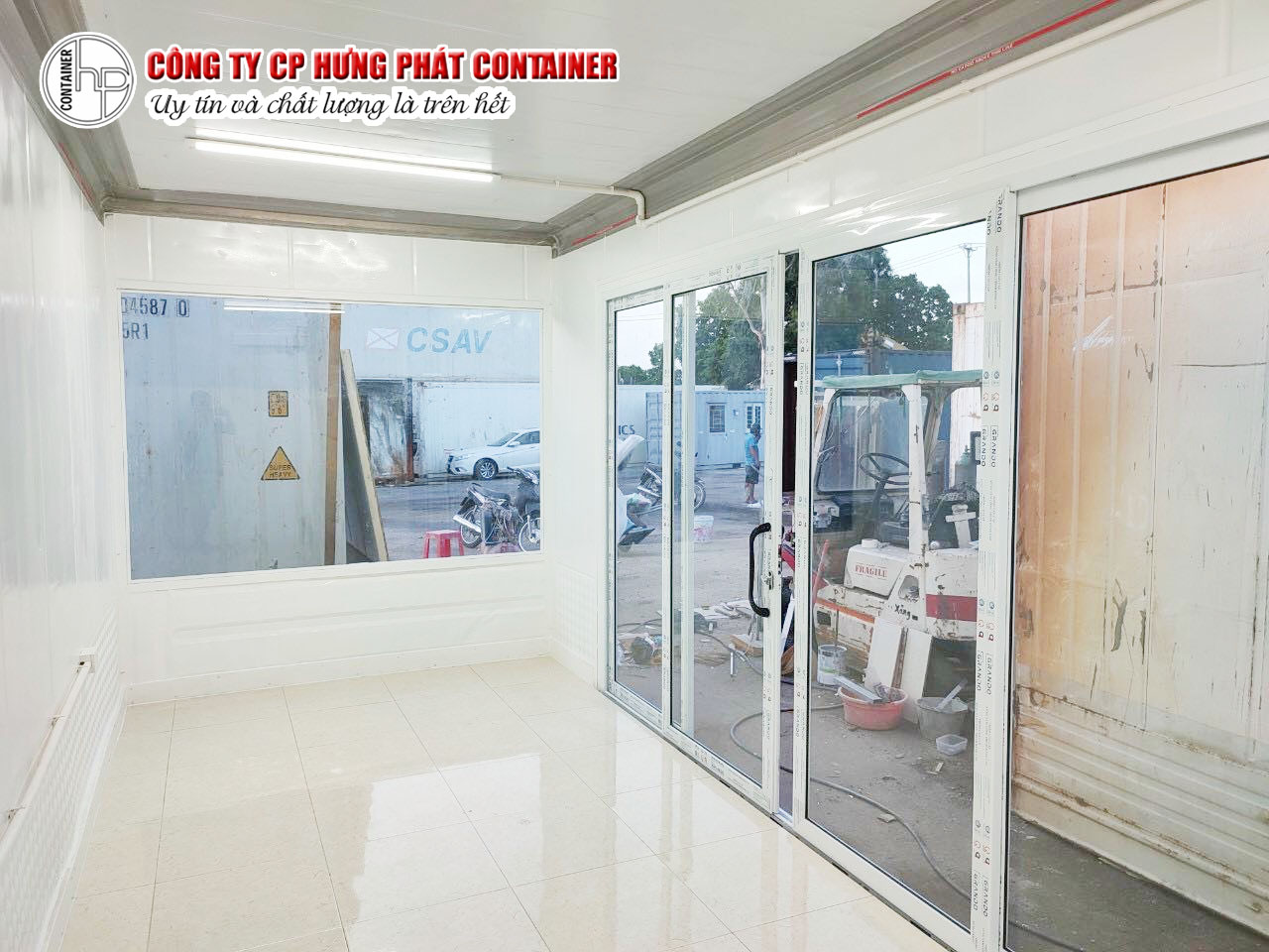 Đèn trong container văn phòng của Hưng Phát Container là loại nào?